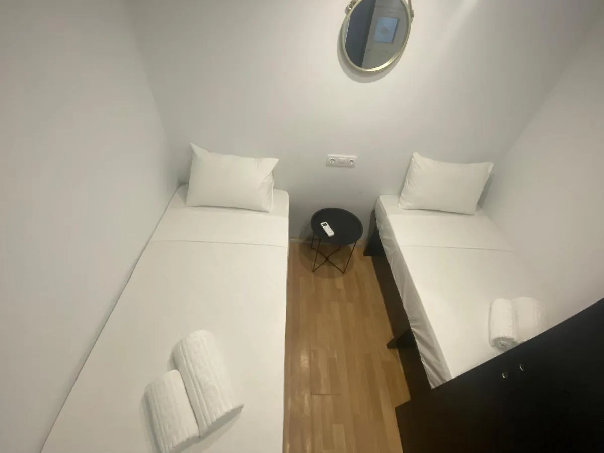 فندق Le.Chris Central Dorms ريثيمنو 0*,